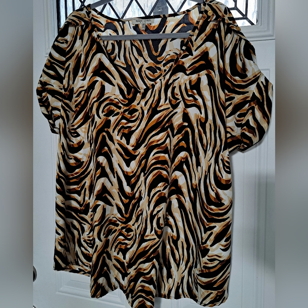 Speed ​​Limit women's animal print blouse in size 2X.